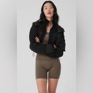 ALO Yoga Cropped Engaged Cargo Parka in Black